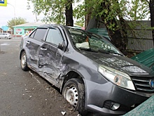 Пьяный водитель врезался в ИЖ и протаранил забор детского сада в Кургане