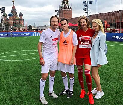 Рудковская показала, как ее средний сын играет в футбол на Красной площади