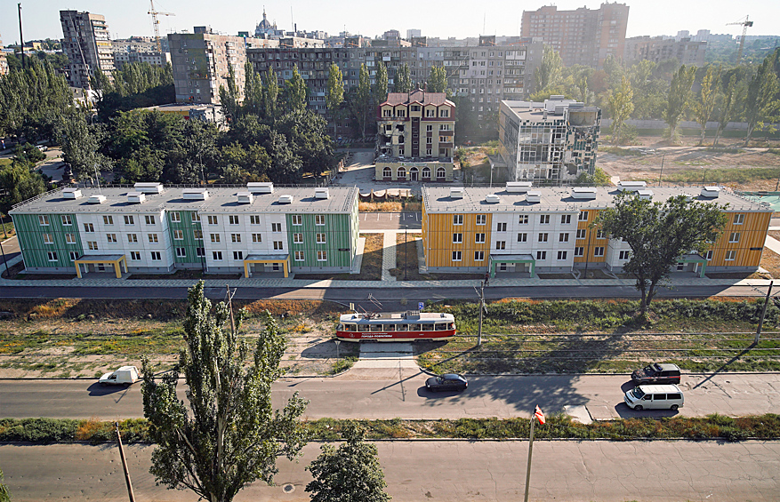 Новые дома на бульваре Шевченко в Мариуполе, август 2023 года
