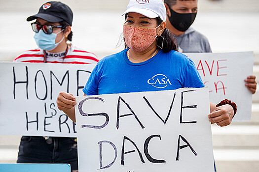 Судья обязал Трампа восстановить программу DACA для молодых мигрантов в полном объеме