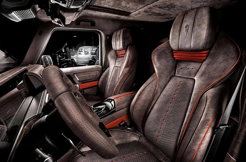 В общей сложности для кузова предложено восемь особых цветов. Компоненты обвеса углепластиковые, салоны отделаны дорогой кожей, замшей и деревом.