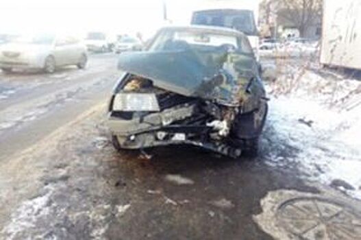 В Самаре пострадал19-летний водитель ВАЗ 21099 в ДТП с «Нивой»