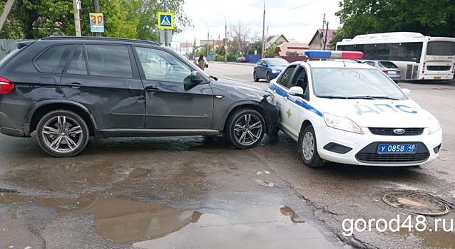 Липчанин на внедорожнике протаранил полицейский автомобиль