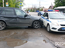 Липчанин на внедорожнике протаранил полицейский автомобиль