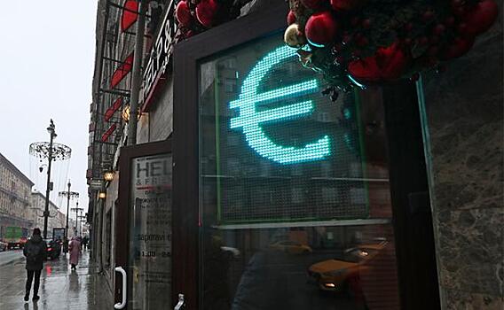Курс евро растерял достижения недели: почему крепнет рубль