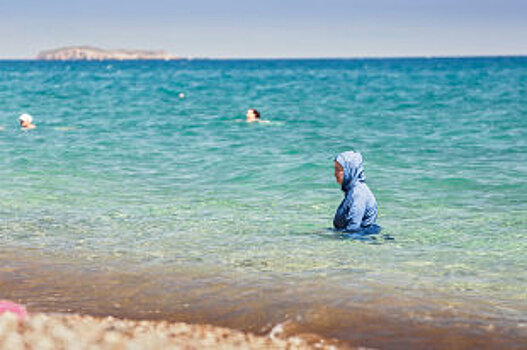 Мусульманки в Гренобле были оштрафованы за плавание в бассейне в буркини