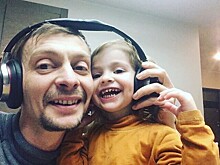 3-летняя дочь Евгения Кулакова исполнила песню на английском и умилила Сеть