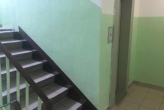 УК из Химок отремонтировала лестницу в подъезд после вмешательства Госжилинспекции