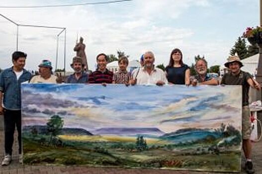 В центре Ставрополя художники написали трёхметровый пейзаж