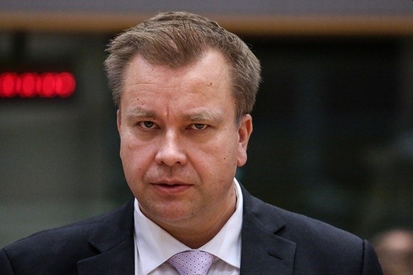 Министр обороны Финляндии возьмёт отпуск по уходу за ребёнком