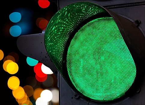 На трех светофорах в Отрадном увеличили продолжительность зеленого сигнала