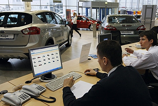 Каждый четвертый проданный новый автомобиль на рынке РФ стоит дороже 1,6 млн рублей
