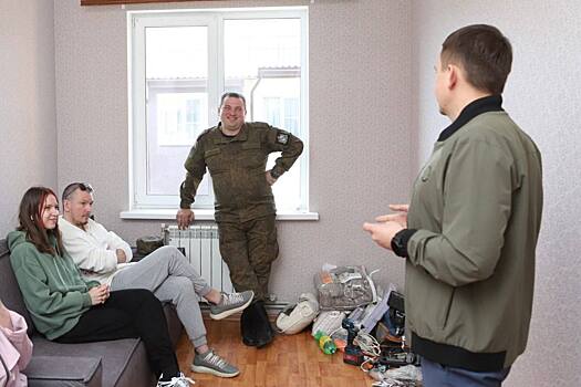 Мэр Курска встретился с семьёй, дом которой сгорел из-за атаки БПЛА