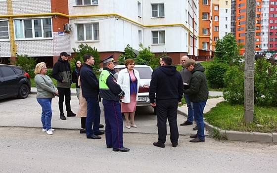 Елена Сорокина объявила опрос по запрету парковки на улице Зубковой в Рязани