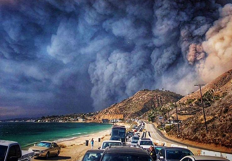  В Калифорнии свыше трех десятков человек погибли в пламени бушующих пожаров
