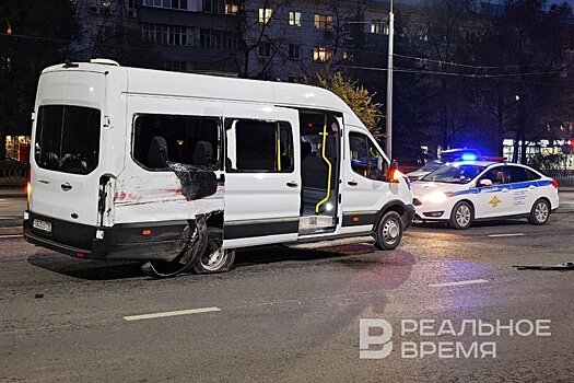 У Московского рынка в Казани столкнулись трамвай и автобус