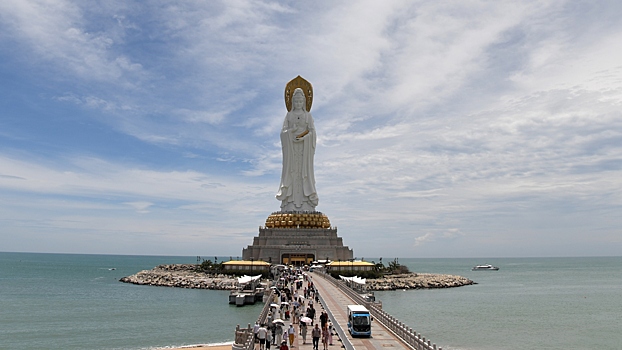 Российские туристы помогли восстановить Санью после тайфуна