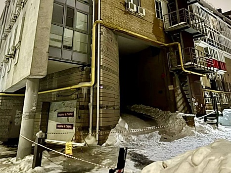 Глыба льда рухнула на 19-летнюю девушку в Нижнем Новгороде: она погибла