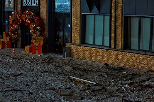 Разбитую ударом ВС РФ фабрику Порошенко в Киеве показали на видео