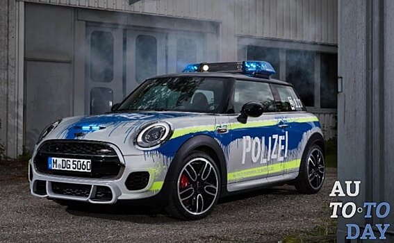 Mini John Cooper Works перевоплотился в компактный полицейский автомобиль