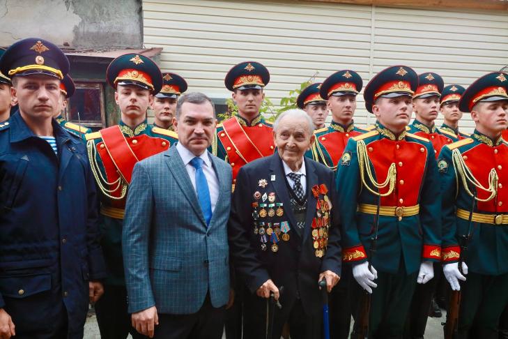 Изобретателю и участнику ВОВ Владимиру Сбоеву исполнилось 100 лет в Новосибирске