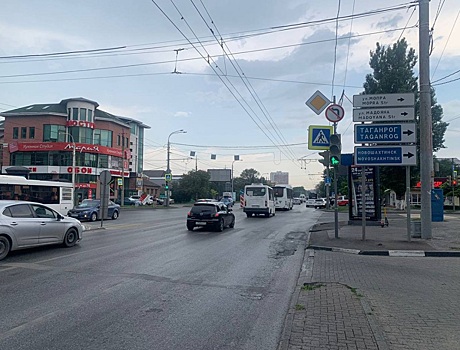 Пострадала девочка-подросток: в Ростове Chevrolet Niva врезался в такси