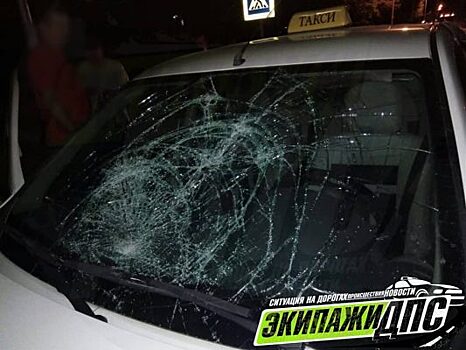 Сразу трёх пешеходов сбила машина такси в Приморье