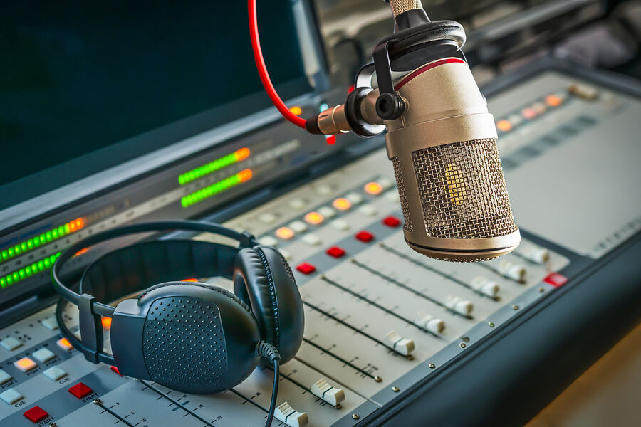 Мужчина ворвался на радиостанцию в Петербурге и угрожал устроить взрыв