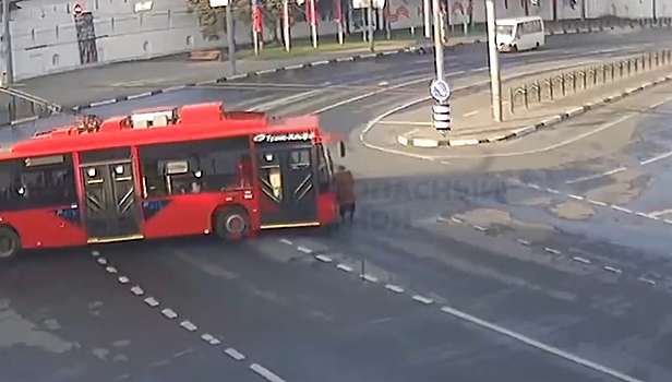 Троллейбус переехал пенсионерку на центральной площади Ярославля