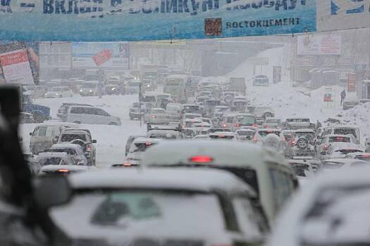 Владивостокцам сказали, будет ли в октябре мощный снегопад, парализующий движение