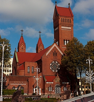 Запад дожал: католический архиепископ Кондрусевич вернулся в Белоруссию