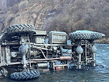 В Дагестане грузовик сорвался в пропасть с высоты 65 метров