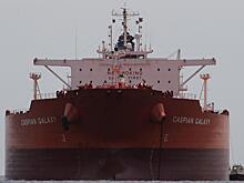 Танкеры с никому не нужной нефтью застряли в море