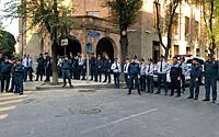Армянские оппозиционеры начали блокировать улицы Еревана
