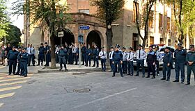 Армянские оппозиционеры начали блокировать улицы Еревана