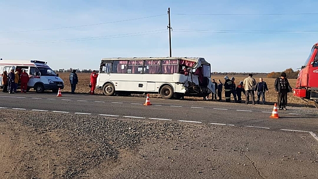 В Белореченском районе самосвал протаранил автобус ПАЗ с пассажирами