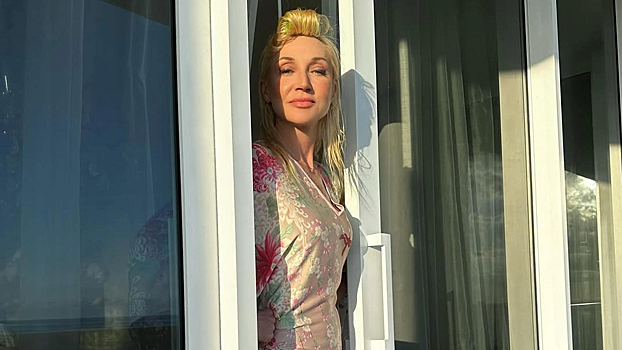 Кристина Орбакайте показала, как проводит время на отдыхе с дочерью и мужем