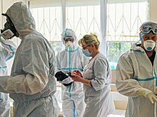 В Росздравнадзоре рассказали о запасе защитных костюмов для медиков