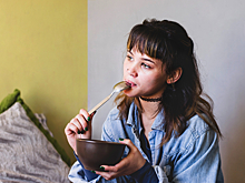 Врач назвала самую правильную основу для окрошки