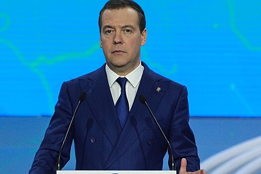 Медведев поздравил защитников Отечества с праздником