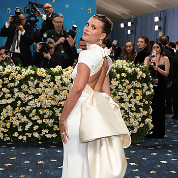 София Ричи Грейндж следовала дресс-коду, но осталась собой на Met Gala 2025