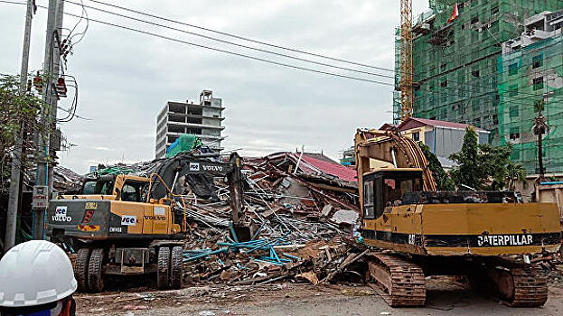 В Камбодже при обрушении здания погибли люди
