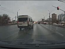 В Тольятти нашли водителя маршрутки, проехавшего на красный свет