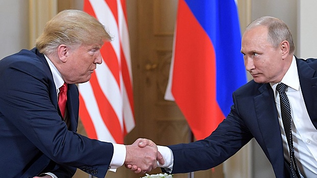 ФБР: штаб Клинтон в 2016 году запустил фейк о связях Трампа с Россией