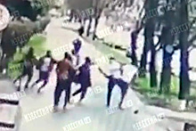 Избиение российского бойца MMA африканскими студентами попало на видео