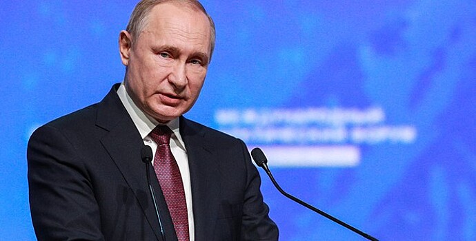 Путин увеличил зарплату президента РФ и премьер-министра
