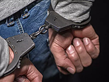 В Красноярске бывшего полицейского посадили на 10 лет за взятку и мошенничество