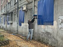 В Ростове в пятиэтажке по ул. Нариманова, 72/3 восстановили защиту на окнах и ограждение по периметру