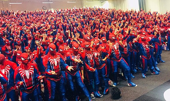 547 людей нарядились в Человека-паука ради рекорда