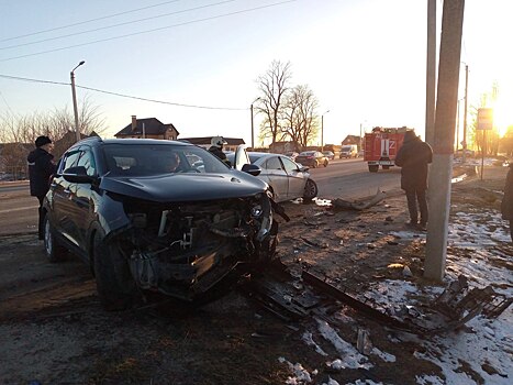 В Курской области столкнулись три иномарки